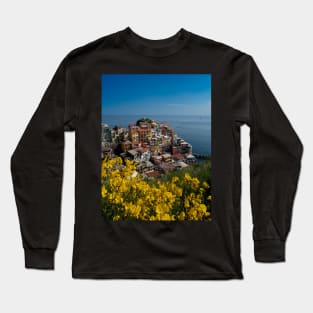 View on the cliff town of Manarola, one of the colorful Cinque Terre on the Italian west coast Long Sleeve T-Shirt